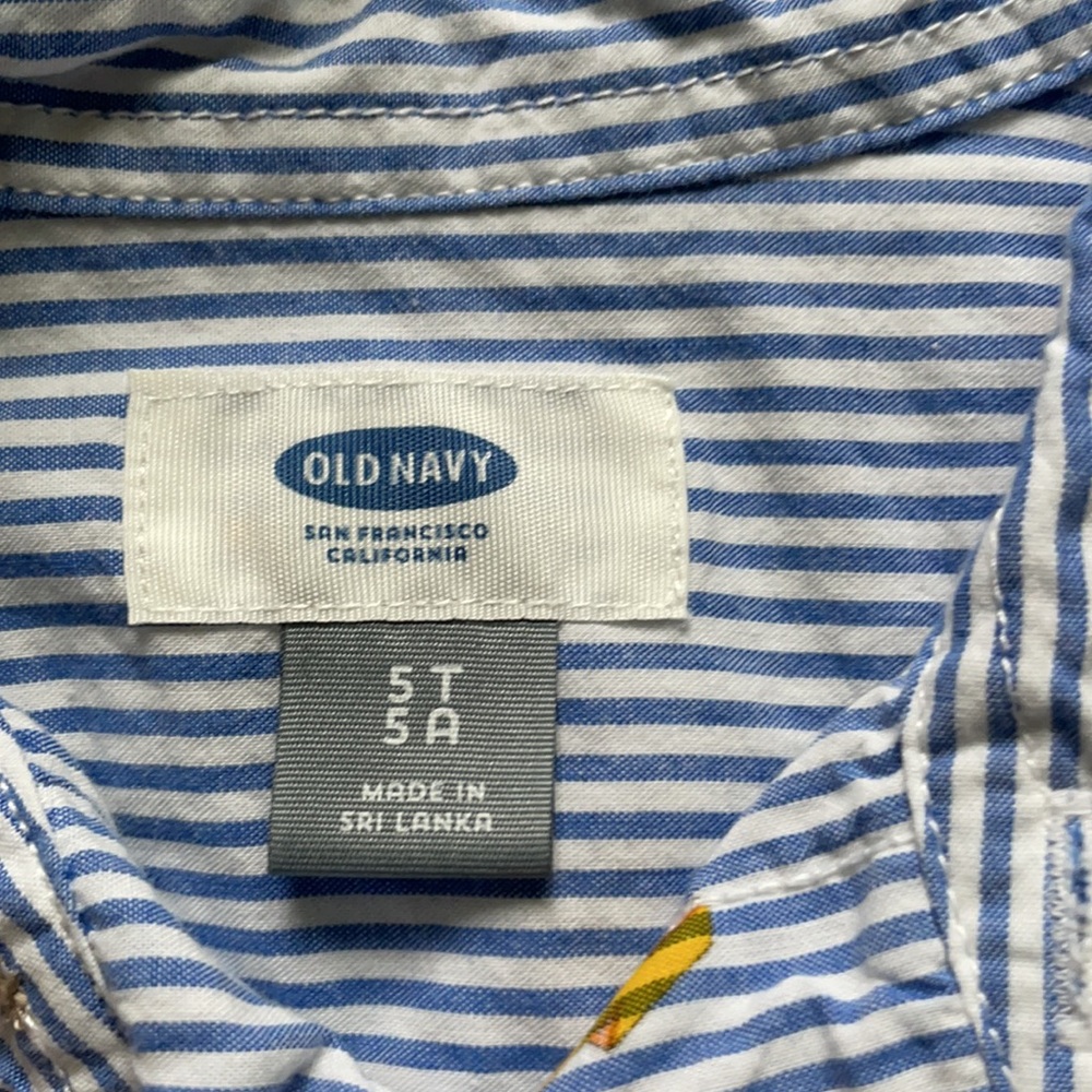 Super cute button down - Picture 2 of 4